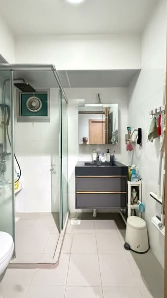 422B Northshore Drive, 422B Northshore Drive, 3 Bedrooms, 1,001 sqft, HDB Flat For Sale, by James Yeo, 500199249 - Bathroom - PropertyGuru.com.sg