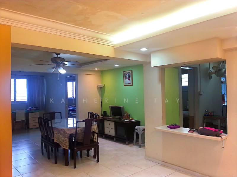 413 Bedok North Avenue 2, 413 Bedok North Avenue 2, 2 Bedrooms, 900 sqft, HDB Flat For Rent, by Katherine Tay, 500199266 - Living Room - PropertyGuru.com.sg