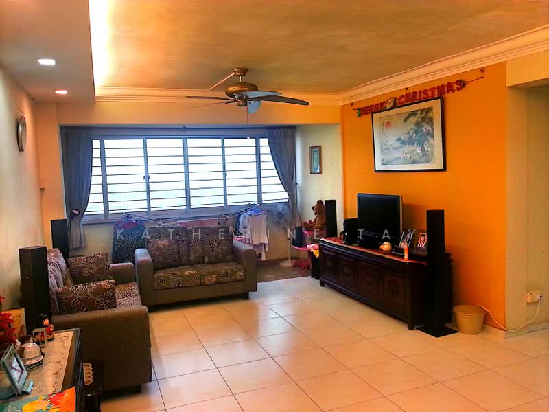 413 Bedok North Avenue 2, 413 Bedok North Avenue 2, 2 Bedrooms, 900 sqft, HDB Flat For Rent, by Katherine Tay, 500199266 - Living Room - PropertyGuru.com.sg