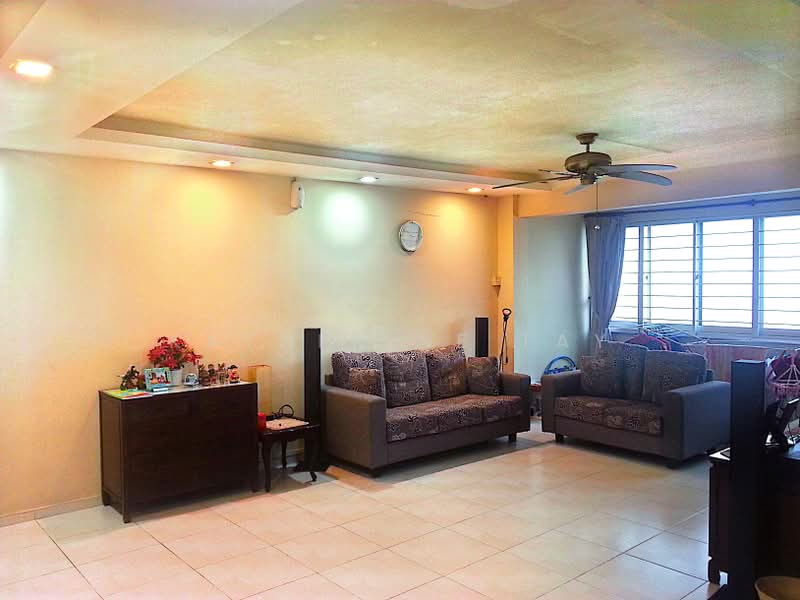 413 Bedok North Avenue 2, 413 Bedok North Avenue 2, 2 Bedrooms, 900 sqft, HDB Flat For Rent, by Katherine Tay, 500199266 - Living Room - PropertyGuru.com.sg