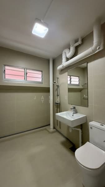 358 Hougang Avenue 5, 358 Hougang Avenue 5, 4 Bedrooms, 1,550 sqft, HDB Flat For Rent, by James Yeo, 500199268 - Bathroom - PropertyGuru.com.sg
