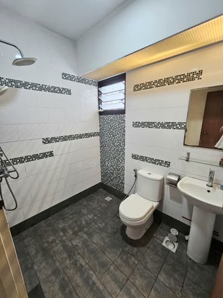 260A Punggol Way, 260A Punggol Way, 3 Bedrooms, 1,001 sqft, HDB Flat For Rent, by Ng Jonathan, 500199275 - Bathroom - PropertyGuru.com.sg