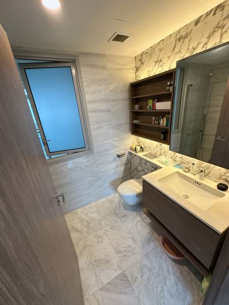 Queens Peak, 1 Dundee Road, 3 Bedrooms, 807 sqft, Condominium For Rent, by Colin Li, 500199283 - Bathroom - PropertyGuru.com.sg