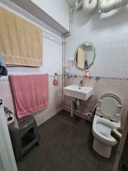 295A Compassvale Crescent, 295A Compassvale Crescent, 3 Bedrooms, 1,184 sqft, HDB Flat For Sale, by Jana ., 500199284 - Bathroom - PropertyGuru.com.sg