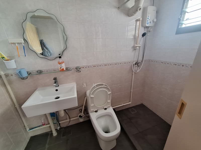 295A Compassvale Crescent, 295A Compassvale Crescent, 3 Bedrooms, 1,184 sqft, HDB Flat For Sale, by Jana ., 500199284 - Bathroom - PropertyGuru.com.sg