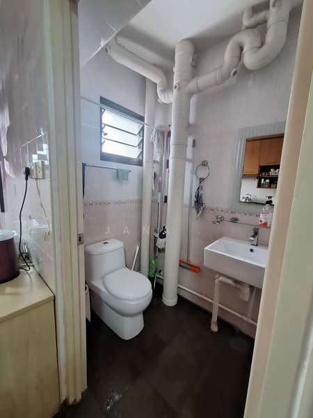 295A Compassvale Crescent, 295A Compassvale Crescent, 3 Bedrooms, 1,184 sqft, HDB Flat For Sale, by Jana ., 500199284 - Bathroom - PropertyGuru.com.sg