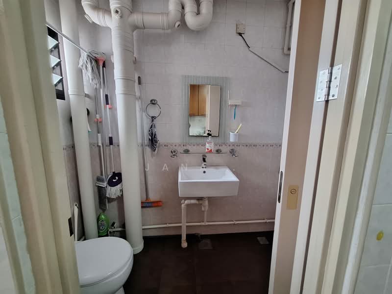 295A Compassvale Crescent, 295A Compassvale Crescent, 3 Bedrooms, 1,184 sqft, HDB Flat For Sale, by Jana ., 500199284 - Bathroom - PropertyGuru.com.sg