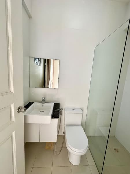 Cheap Dual Key 1 Bedroom 82 Yuk Tong Avenue, Yuk Tong Avenue, 1 Bedroom, 550 sqft, Corner Terrace For Rent, by Elizabeth Mok, 500199314 - Bathroom - PropertyGuru.com.sg