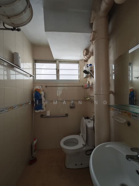 457 Ang Mo Kio Avenue 10, 457 Ang Mo Kio Avenue 10, Room Rental, 108 sqft, HDB Flat For Rent, by Jermain Ng, 500199319 - Bathroom - PropertyGuru.com.sg