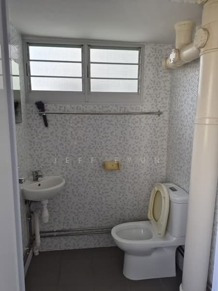 16 Teck Whye Lane, 16 Teck Whye Lane, 2 Bedrooms, 882 sqft, HDB Flat For Sale, by Jeff Eyun, 500199322 - Bathroom - PropertyGuru.com.sg