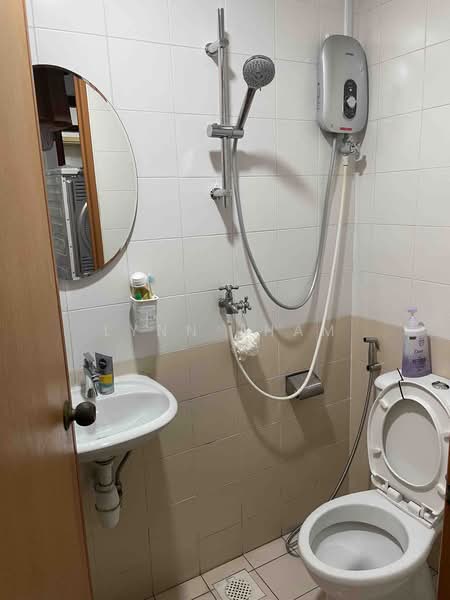 The Floravale, 236 Westwood Avenue, Room Rental, 100 sqft, Executive Condominium For Rent, by Lynn Tham, 500199372 - Bathroom 2 - PropertyGuru.com.sg