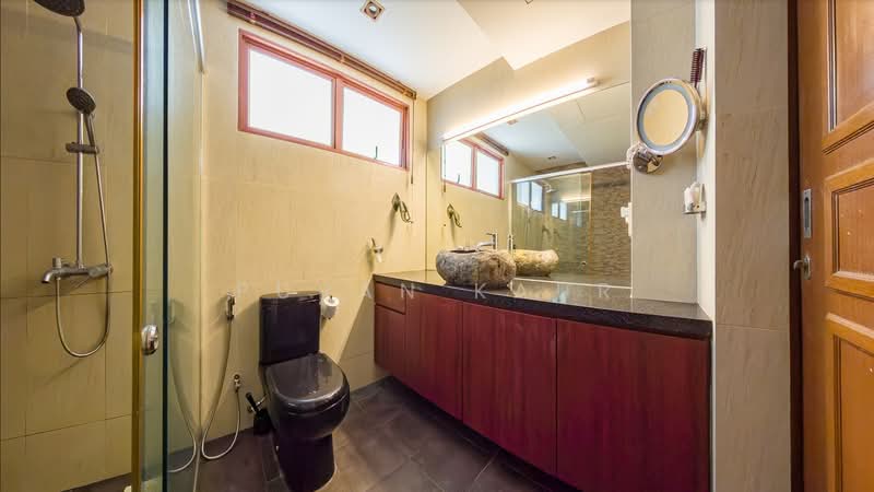 Namly, Namly place, 5 Bedrooms, 2,734 sqft, Terraced House For Sale, by Puran Kaur, 500199378 - Bathroom - PropertyGuru.com.sg