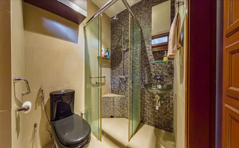 Namly, Namly place, 5 Bedrooms, 2,734 sqft, Terraced House For Sale, by Puran Kaur, 500199378 - Bathroom - PropertyGuru.com.sg