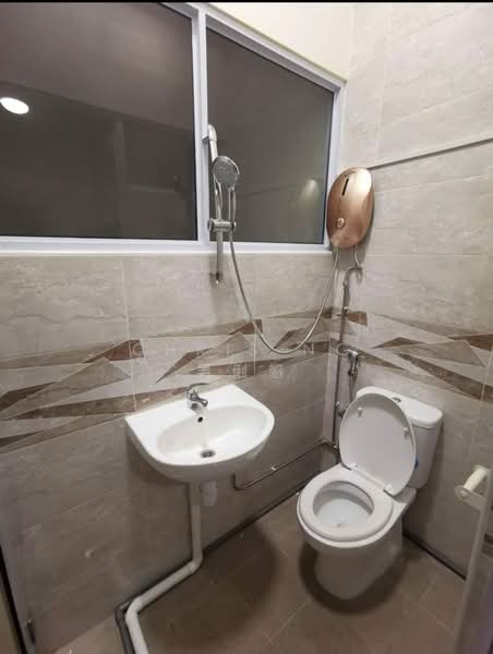 Tiong Bahru Conservation, , 6 Bedrooms, 1,335 sqft, HDB Flat For Sale, by Chris Ng 吴俐慜, 500199396 - Bathroom - PropertyGuru.com.sg