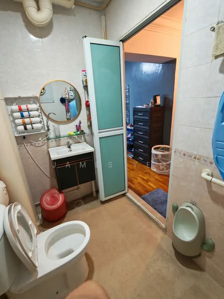 657B Jurong West Street 65, 657B Jurong West Street 65, 3 Bedrooms, 979 sqft, HDB Flat For Sale, by James Yeo, 500199400 - Bathroom - PropertyGuru.com.sg