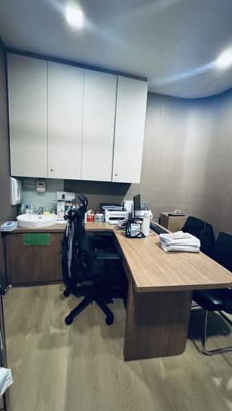 Mount Elizabeth Novena Hospital, 38 Irrawaddy Road, 581 sqft, Medical For Rent, by Elle Cheong, 500199428 - Doctor Consult Room - CommercialGuru.com.sg