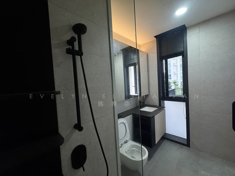 Jervois Mansion, 8 Jervois Close, Room Rental, 180 sqft, Condominium For Rent, by Evelyn Elisha Tan 陈秀芬, 500199430 - Master Bathroom w Rain Shower & Windows - PropertyGuru.com.sg
