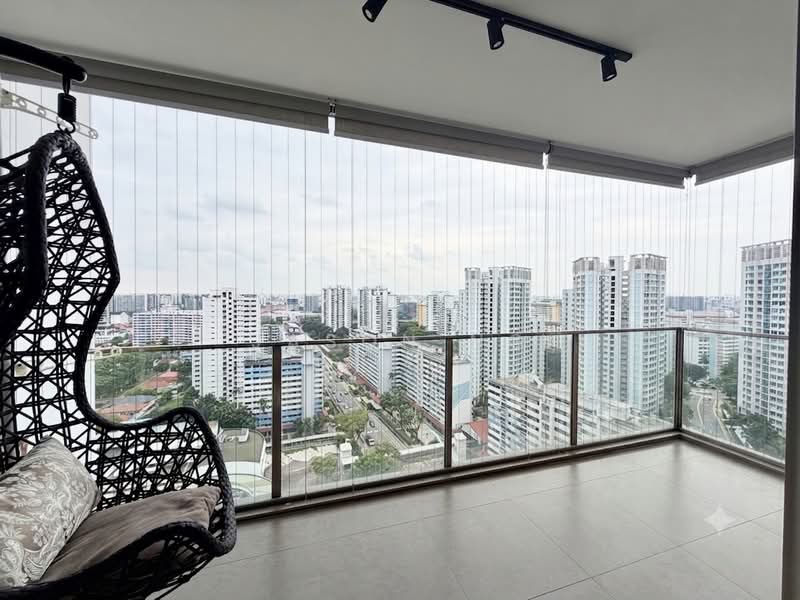 Eight Riversuites, 8 Whampoa East, 2 Bedrooms, 807 sqft, Condominium For Sale, by Jason Ng, 500199433 - Balcony - PropertyGuru.com.sg