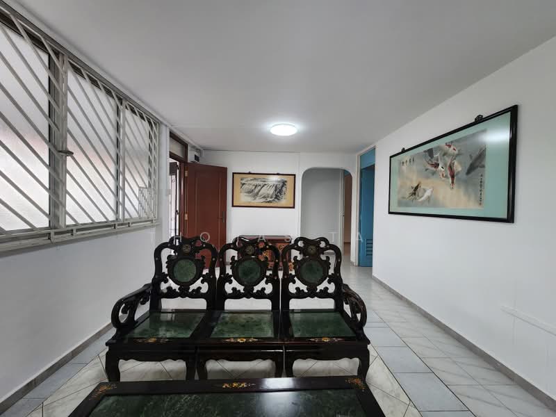 329 Serangoon Avenue 3, 329 Serangoon Avenue 3, 3 Bedrooms, 904 sqft, HDB Flat For Sale, by Thomas Tan, 500199449 - Living Room - PropertyGuru.com.sg