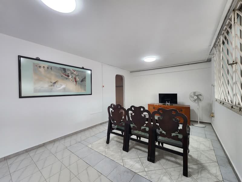 329 Serangoon Avenue 3, 329 Serangoon Avenue 3, 3 Bedrooms, 904 sqft, HDB Flat For Sale, by Thomas Tan, 500199449 - Living Room - PropertyGuru.com.sg