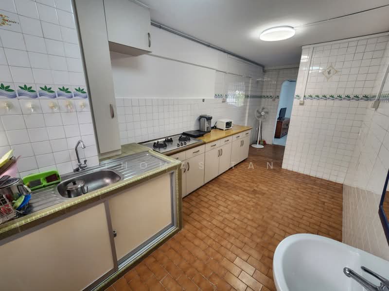 329 Serangoon Avenue 3, 329 Serangoon Avenue 3, 3 Bedrooms, 904 sqft, HDB Flat For Sale, by Thomas Tan, 500199449 - Kitchen - PropertyGuru.com.sg