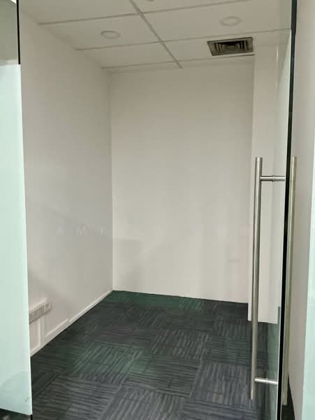 RAFFLES PLACE | Fitted Office | Sheltered to MRT Station |, Raffles Place MRT, 1,300 sqft, Office For Rent, by Amy Aw 胡嘉薇, 500199455 - CommercialGuru.com.sg