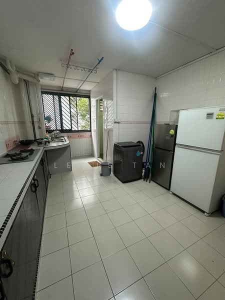 835 Jurong West Street 81, 835 Jurong West Street 81, 4 Bedrooms, 1,302 sqft, HDB Flat For Sale, by Lewis Tan, 500199457 - Kitchen - PropertyGuru.com.sg