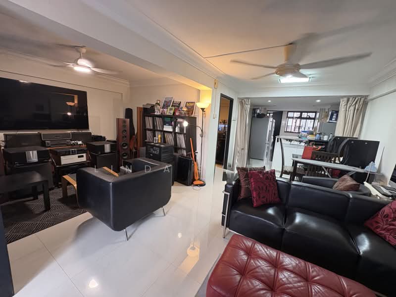 20 Lorong 7 Toa Payoh, 20 Lorong 7 Toa Payoh, 2 Bedrooms, 721 sqft, HDB Flat For Sale, by Linda SL Tan, 500199458 - Living Room - PropertyGuru.com.sg