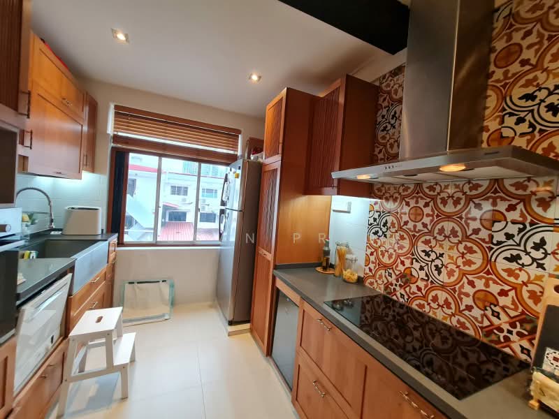 Tiong Bahru Biggest 2 Bed, Tiong Bahru Road, 2 Bedrooms, 1,275 sqft, Conservation House For Sale, by Susan Prior, 500199473 - Kitchen - PropertyGuru.com.sg