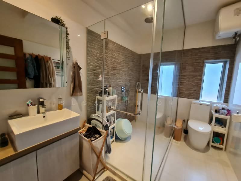 Tiong Bahru Biggest 2 Bed, Tiong Bahru Road, 2 Bedrooms, 1,275 sqft, Conservation House For Sale, by Susan Prior, 500199473 - Bathroom - PropertyGuru.com.sg