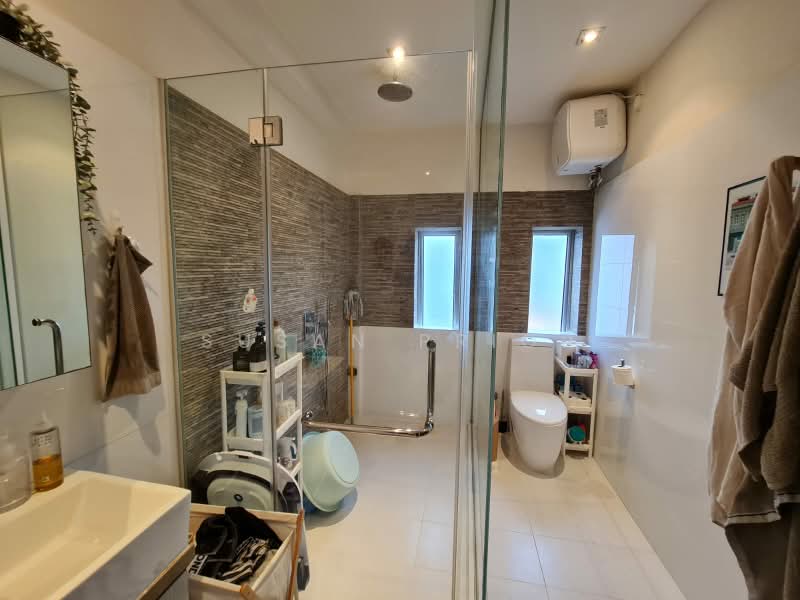 Tiong Bahru Biggest 2 Bed, Tiong Bahru Road, 2 Bedrooms, 1,275 sqft, Conservation House For Sale, by Susan Prior, 500199473 - Bathroom - PropertyGuru.com.sg