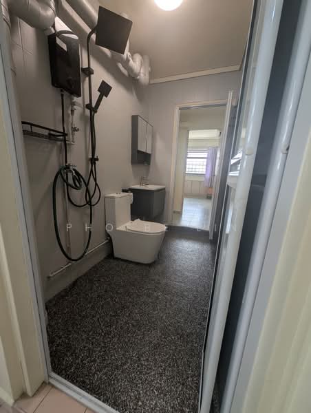 733 Tampines Street 71, 733 Tampines Street 71, 3 Bedrooms, 1,108 sqft, HDB Flat For Rent, by Phoebe Lin, 500199474 - Bathroom - PropertyGuru.com.sg