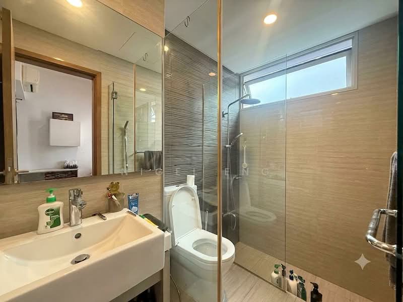 NEWest, 3 West Coast Drive, 4 Bedrooms, 2,433 sqft, Cluster House For Sale, by Nigel Eng, 500199475 - Bathroom - PropertyGuru.com.sg