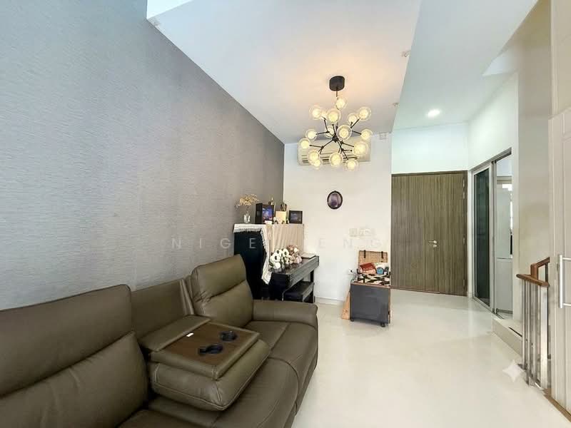 NEWest, 3 West Coast Drive, 4 Bedrooms, 2,433 sqft, Cluster House For Sale, by Nigel Eng, 500199475 - Living Room - PropertyGuru.com.sg