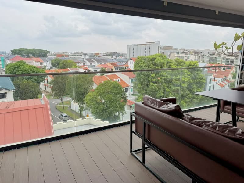 One Robey, 1 Robey Crescent, 4 Bedrooms, 1,195 sqft, Condominium For Sale, by Felicia Teo, 500199496 - Balcony - PropertyGuru.com.sg