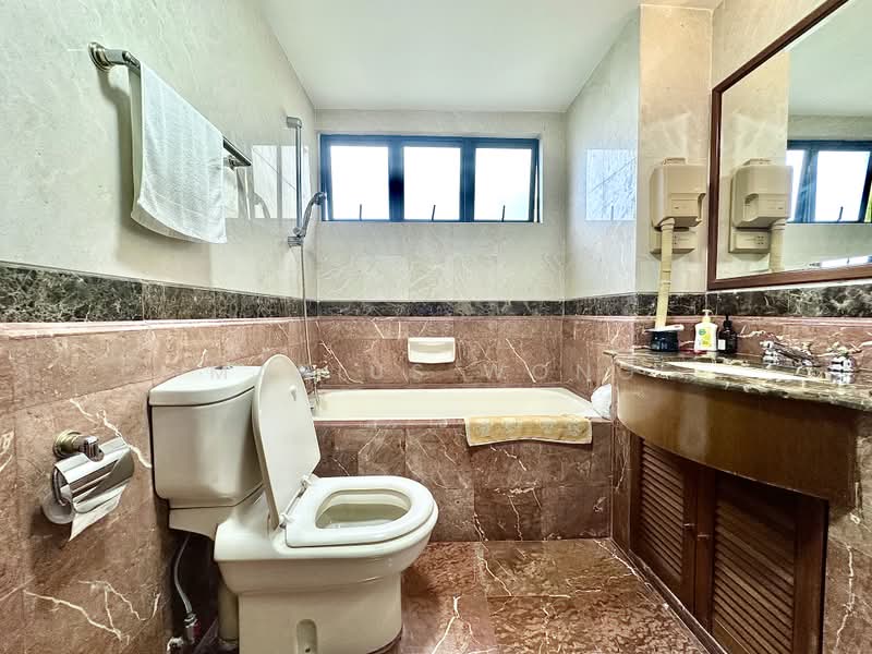 Westcove Condo, 10 West Coast Crescent, 2 Bedrooms, 1,087 sqft, Condominium For Sale, by Marius Wong, 500199503 - Bathroom - PropertyGuru.com.sg