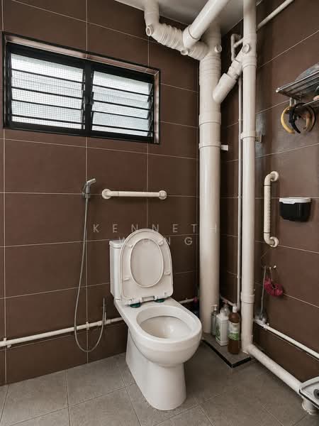334 Woodlands Street 32, 334 Woodlands Street 32, 3 Bedrooms, 893 sqft, HDB Flat For Sale, by Kenneth Wong, 500199522 - Bathroom - PropertyGuru.com.sg