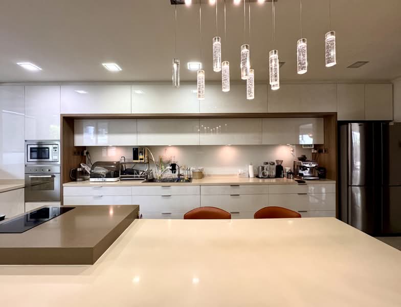 Freehold Renovated Spacious Semi-D Near MRT!, Kismis Avenue, 5 Bedrooms, 4,000 sqft, Semi-Detached House For Sale, by Sindric Goh, 500199536 - Kitchen - PropertyGuru.com.sg