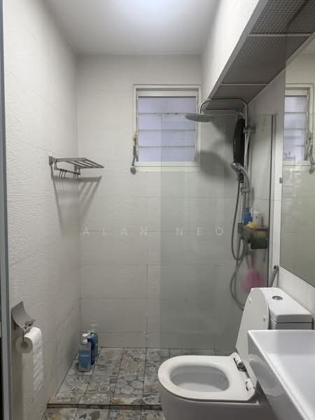 3C Upper Boon Keng Road, 3C Upper Boon Keng Road, 3 Bedrooms, 969 sqft, HDB Flat For Sale, by Alan Neo, 500199539 - Bathroom - PropertyGuru.com.sg