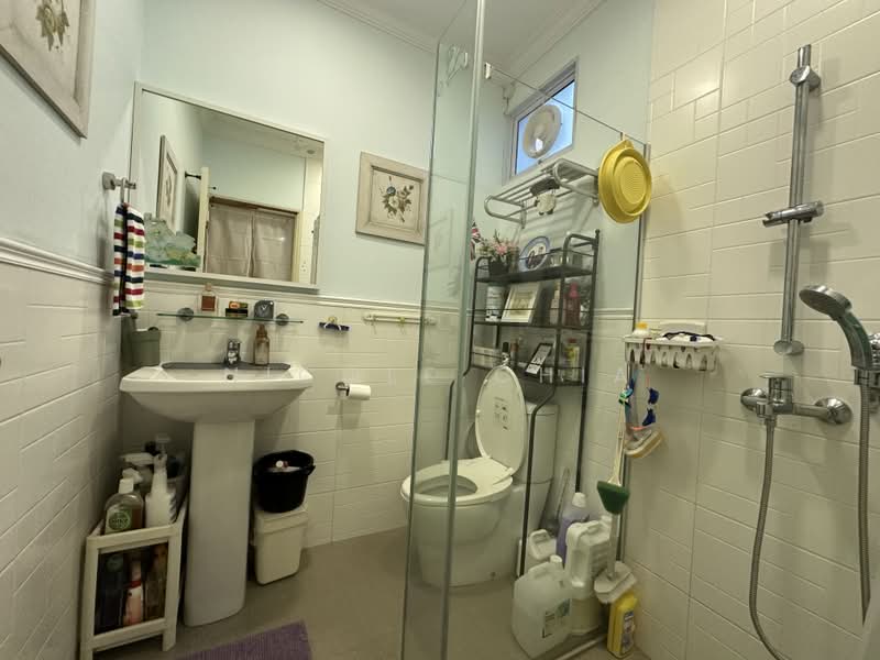 The Windsor, 5A Ontario Avenue, 3 Bedrooms, 1,582 sqft, Condominium For Sale, by Nicole Chia, 500199547 - Bathroom - PropertyGuru.com.sg