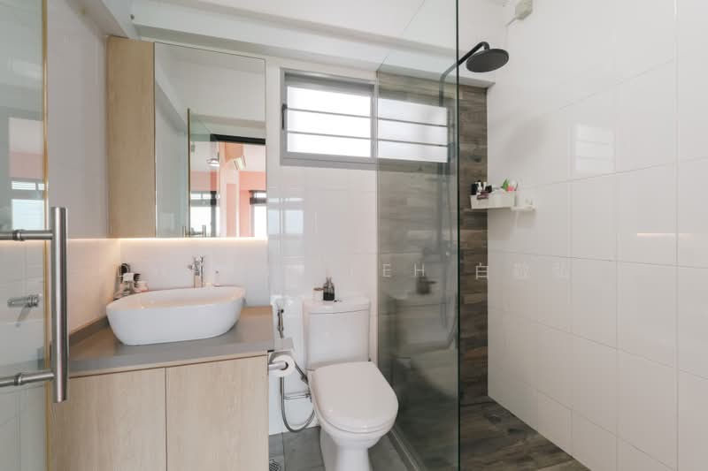 683A Edgedale Plains, 683A Edgedale Plains, 3 Bedrooms, 1,001 sqft, HDB Flat For Sale, by Dwayne Peh 白敬弘, 500199554 - Bathroom - PropertyGuru.com.sg