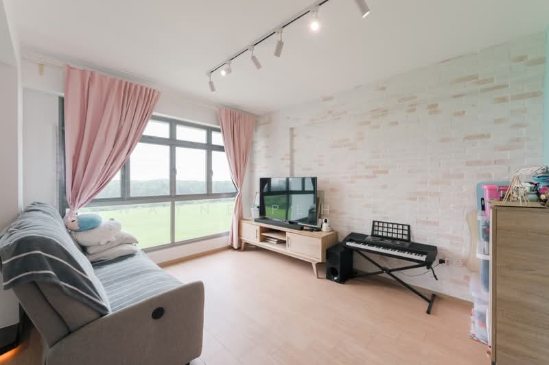 683A Edgedale Plains, 683A Edgedale Plains, 3 Bedrooms, 1,001 sqft, HDB Flat For Sale, by Dwayne Peh 白敬弘, 500199554 - Living Room - PropertyGuru.com.sg
