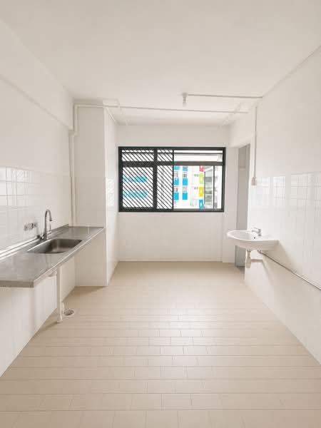476 Tampines Street 44, 476 Tampines Street 44, 3 Bedrooms, 700 sqft, HDB Flat For Rent, by Tan Ying Qian, 500199565 - Kitchen - PropertyGuru.com.sg