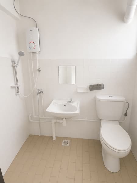 476 Tampines Street 44, 476 Tampines Street 44, 3 Bedrooms, 700 sqft, HDB Flat For Rent, by Tan Ying Qian, 500199565 - Bathroom - PropertyGuru.com.sg