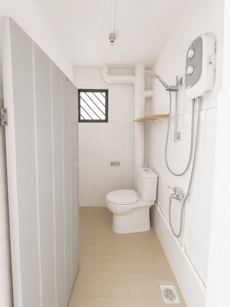 476 Tampines Street 44, 476 Tampines Street 44, 3 Bedrooms, 700 sqft, HDB Flat For Rent, by Tan Ying Qian, 500199565 - Bathroom - PropertyGuru.com.sg