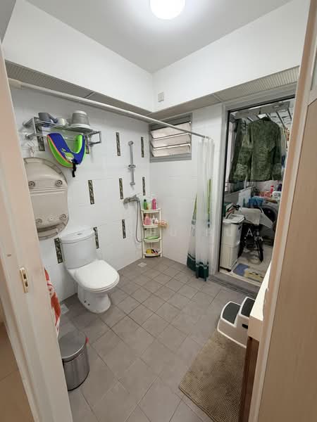 416 Clementi Avenue 1, 416 Clementi Avenue 1, 3 Bedrooms, 1,260 sqft, HDB Flat For Sale, by Yap Shu Hua, 500199594 - Bathroom - PropertyGuru.com.sg