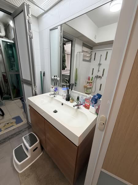 416 Clementi Avenue 1, 416 Clementi Avenue 1, 3 Bedrooms, 1,260 sqft, HDB Flat For Sale, by Yap Shu Hua, 500199594 - Bathroom - PropertyGuru.com.sg