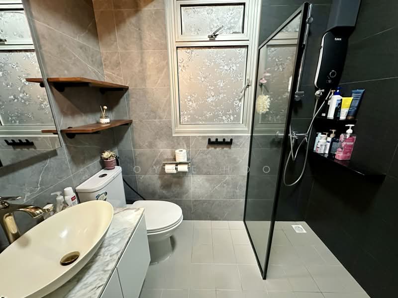 292A Bukit Batok East Avenue 6, 292A Bukit Batok East Avenue 6, 2 Bedrooms, 732 sqft, HDB Flat For Sale, by Joyce Hoo, 500199600 - Bathroom - PropertyGuru.com.sg