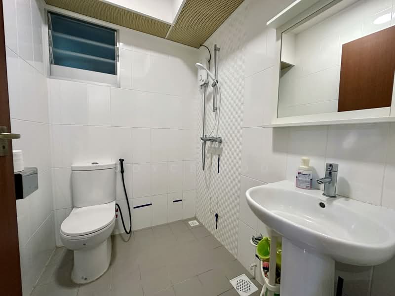 292A Bukit Batok East Avenue 6, 292A Bukit Batok East Avenue 6, 2 Bedrooms, 732 sqft, HDB Flat For Sale, by Joyce Hoo, 500199600 - Bathroom - PropertyGuru.com.sg