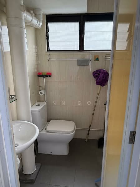 545 Bedok North Street 3, 545 Bedok North Street 3, 2 Bedrooms, 731 sqft, HDB Flat For Rent, by Lynn Goh, 500199605 - Bathroom - PropertyGuru.com.sg